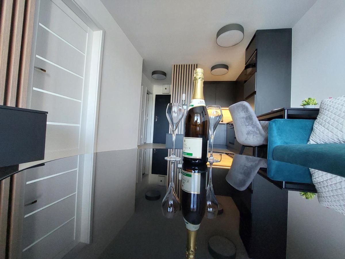 Apartman Centrum S Parkovanim Kassa Kültér fotó